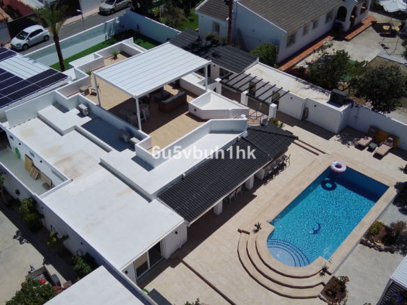 Villa for sale in Benalmadena