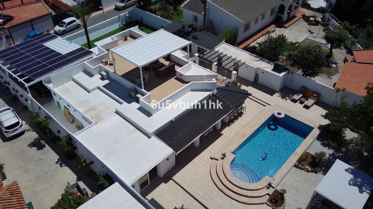 Villa for sale in Benalmadena