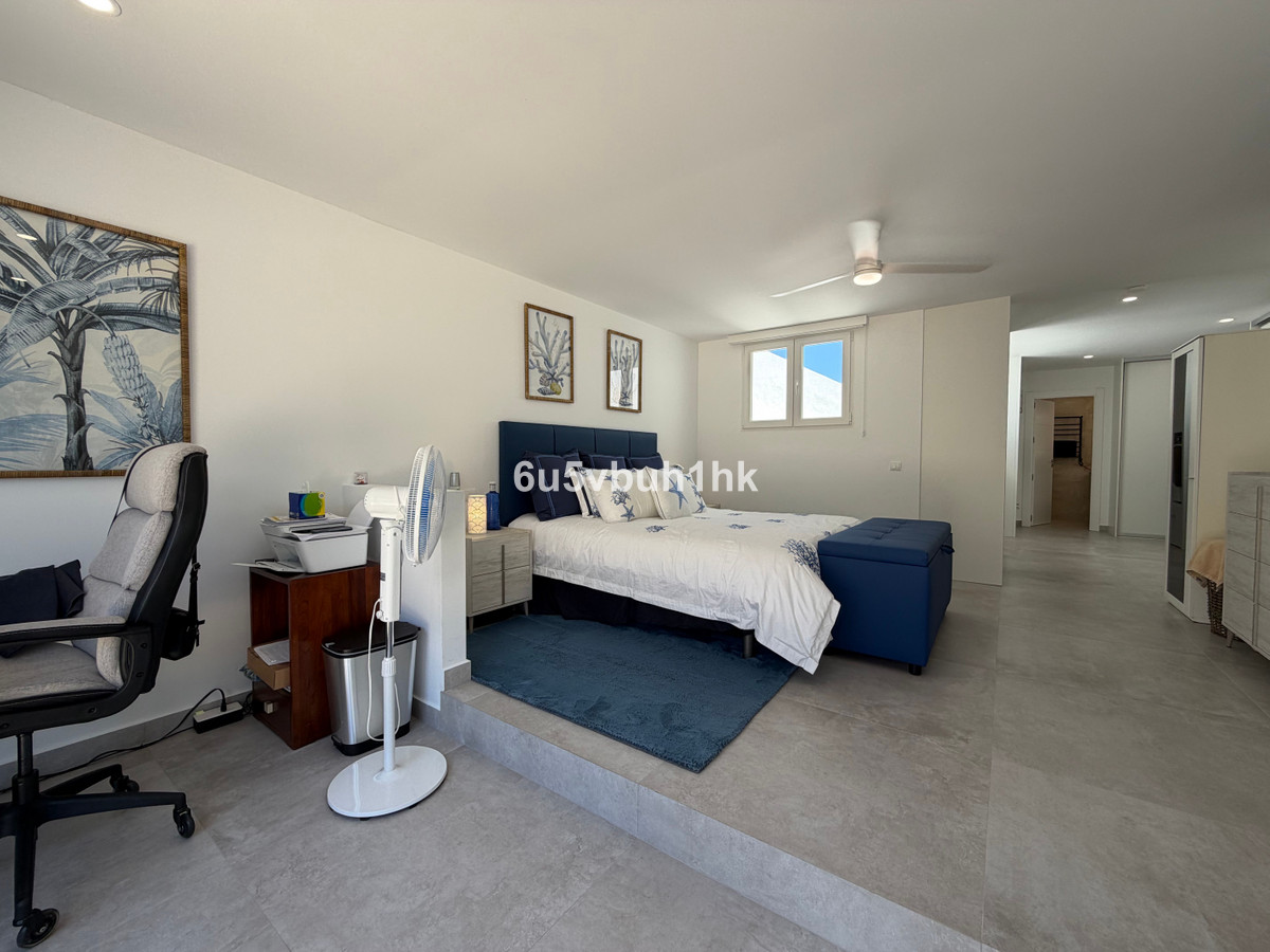 Villa for sale in Benalmadena