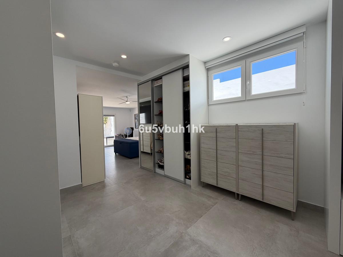 Villa for sale in Benalmadena