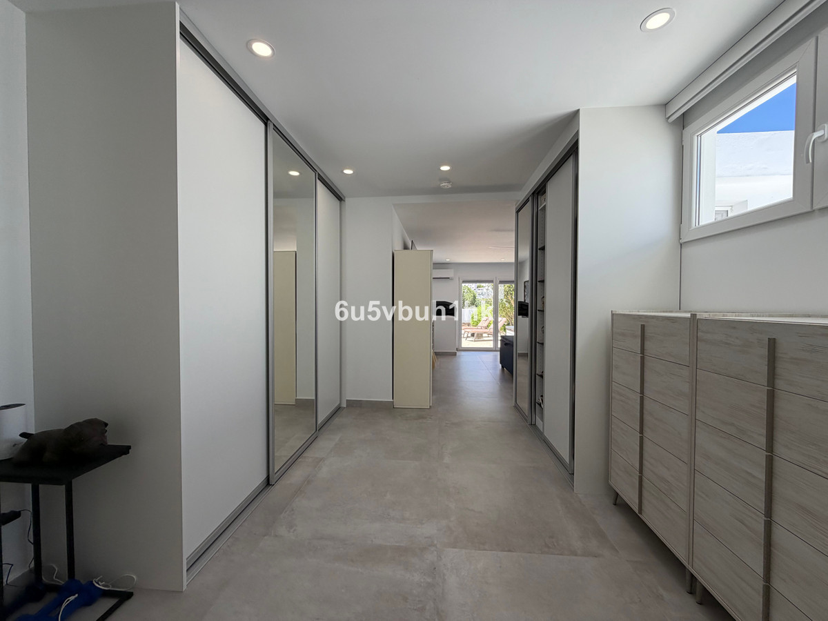 Villa for sale in Benalmadena