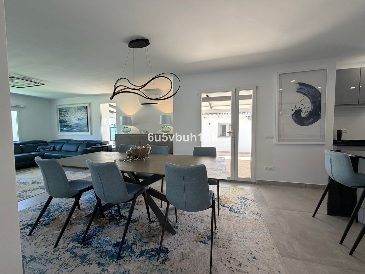 Villa for sale in Benalmadena