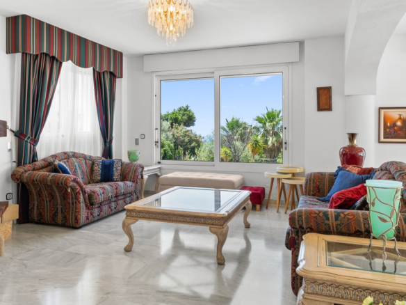 Villa for sale in Benalmadena