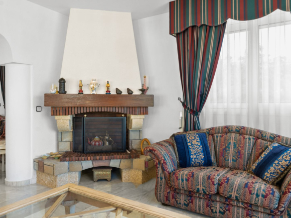Villa for sale in Benalmadena