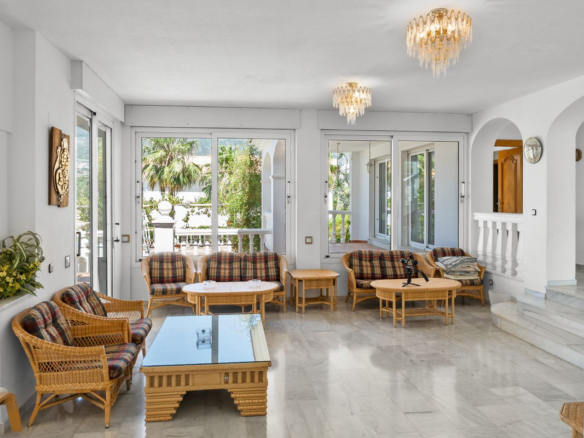 Villa for sale in Benalmadena