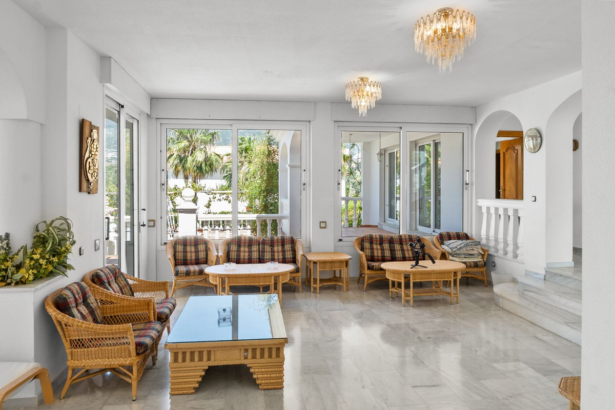 Villa for sale in Benalmadena