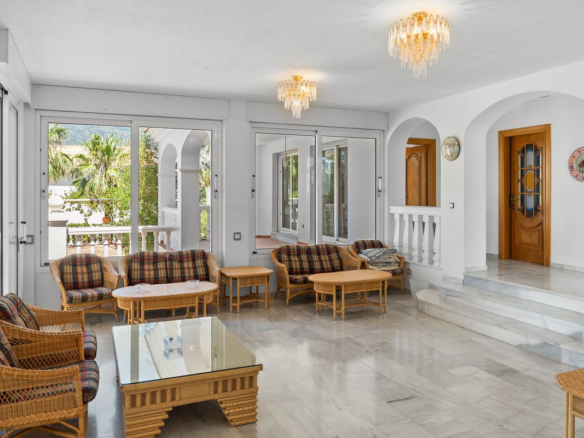 Villa for sale in Benalmadena