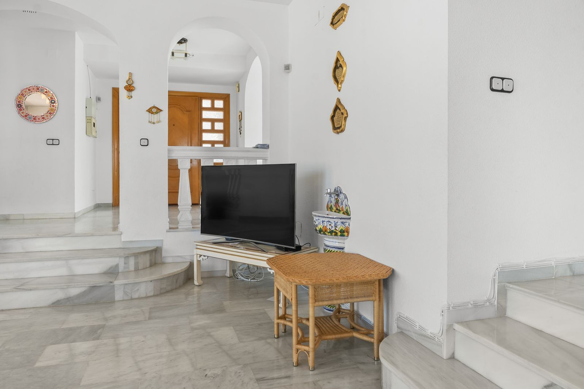 Villa for sale in Benalmadena