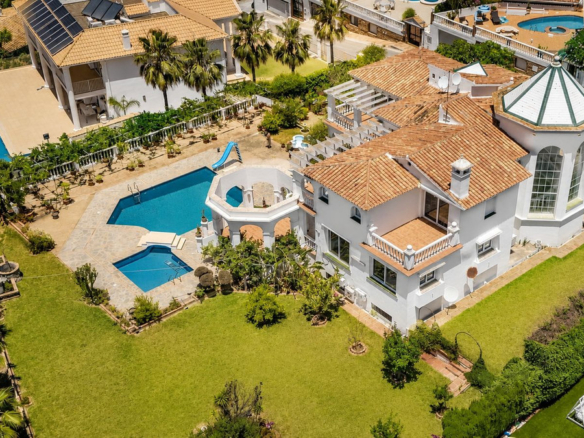 Villa for sale in Benalmadena