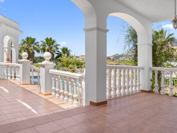 Villa for sale in Benalmadena