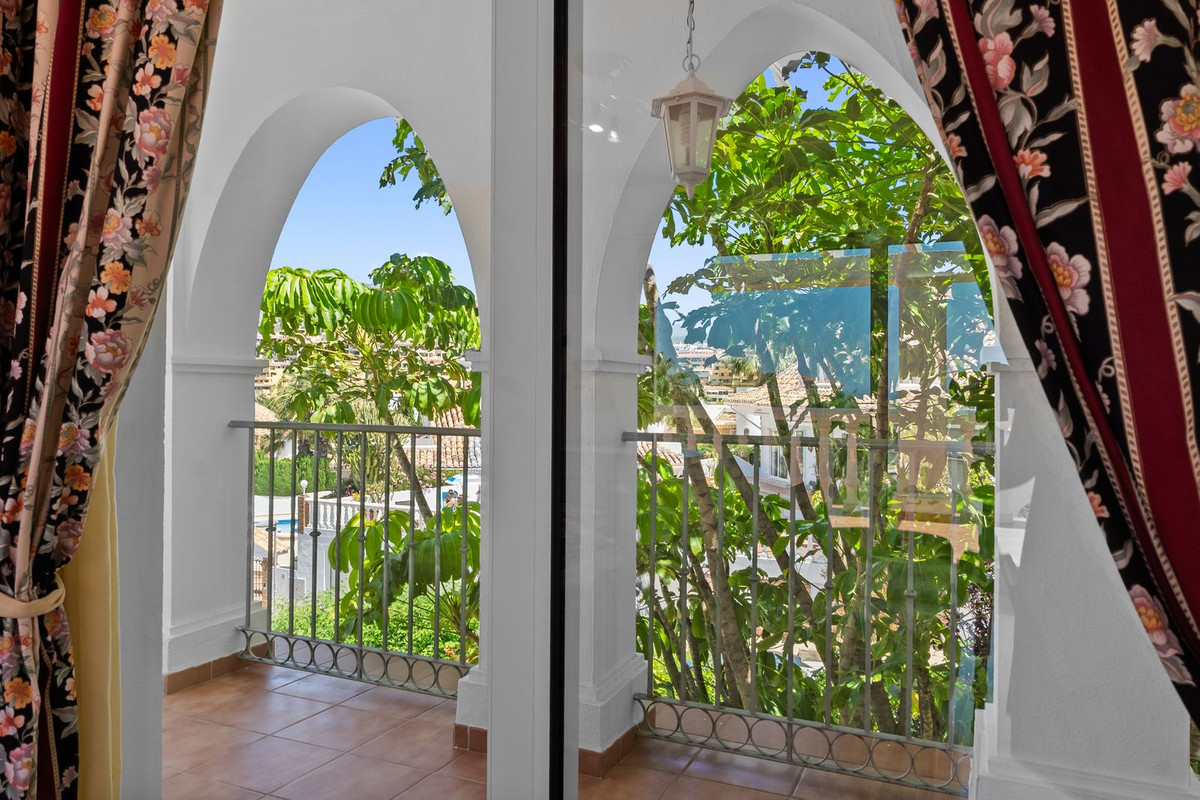 Villa for sale in Benalmadena