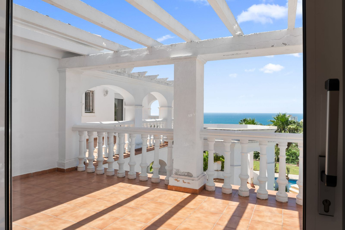 Villa for sale in Benalmadena