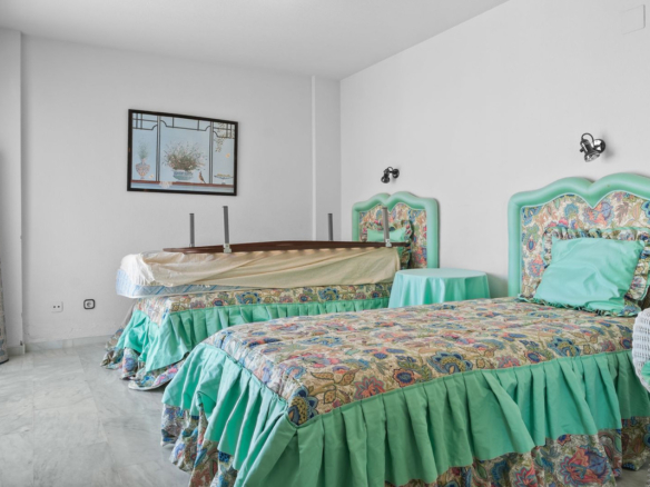 Villa for sale in Benalmadena