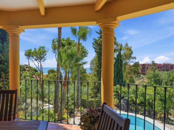 Villa for sale in Benalmadena