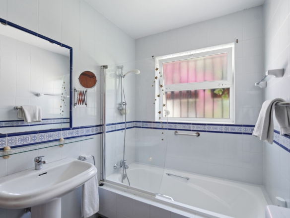 Villa for sale in Benalmadena
