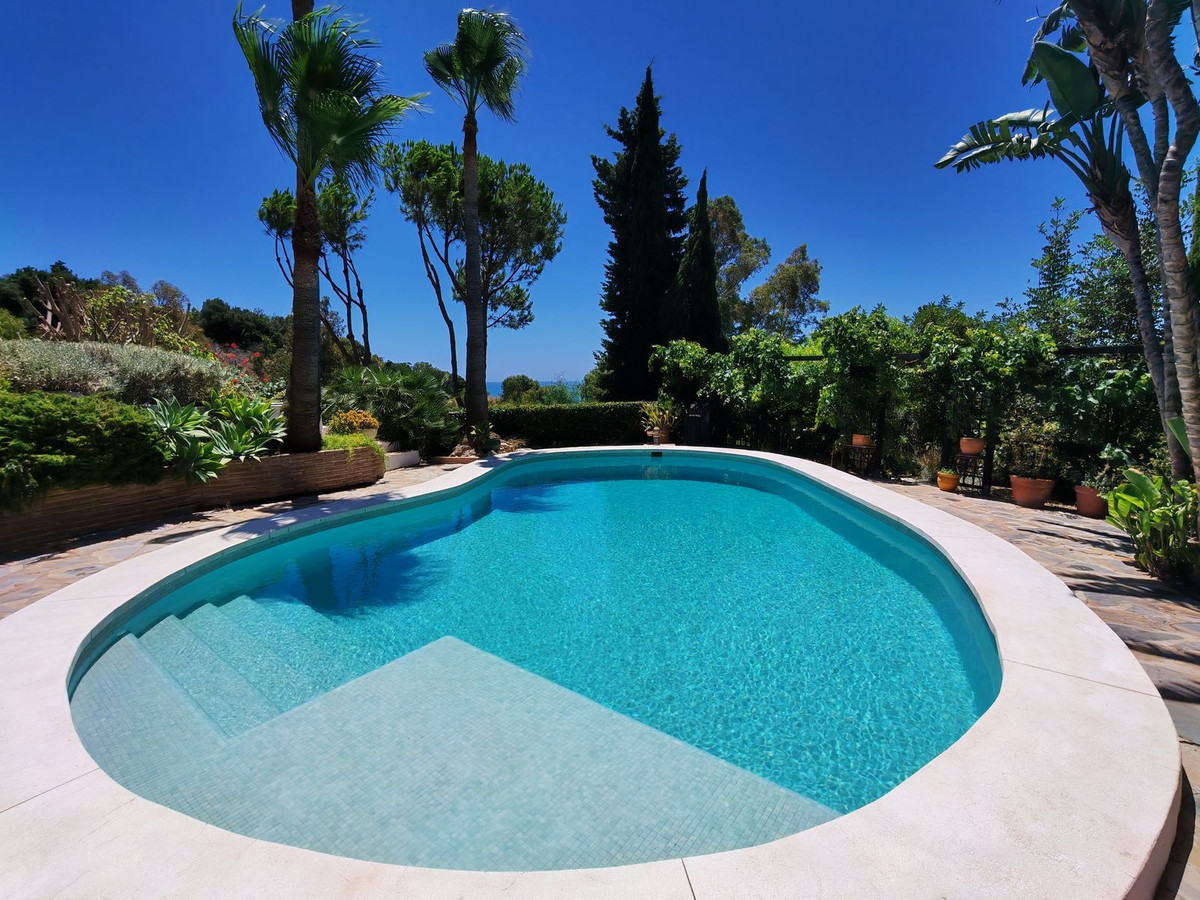Villa for sale in Benalmadena