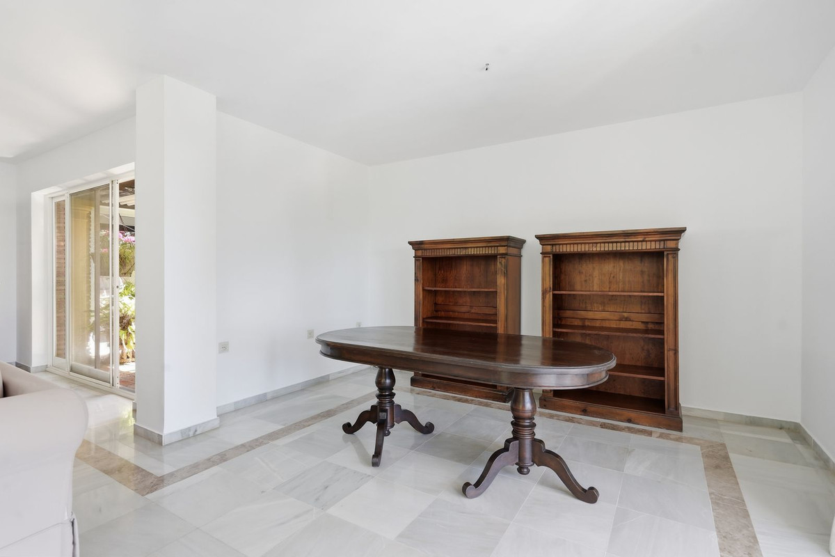 Villa for sale in Benalmadena