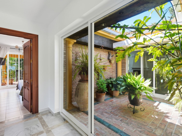 Villa for sale in Benalmadena