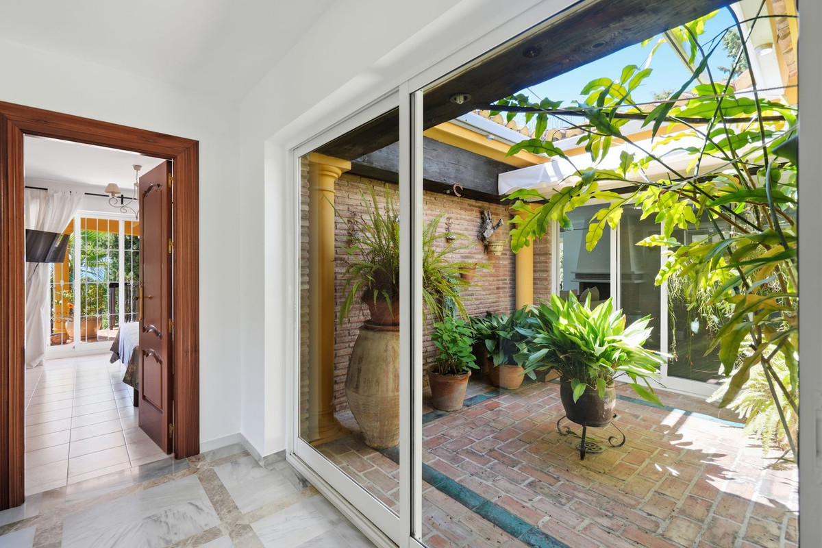 Villa for sale in Benalmadena