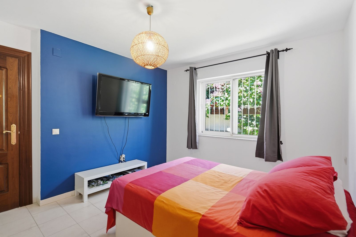 Villa for sale in Benalmadena