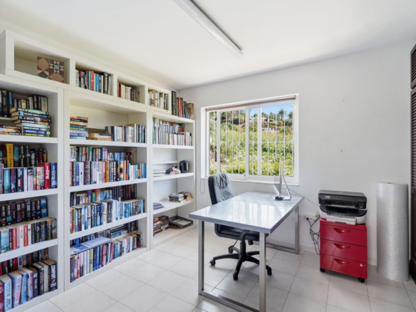 Villa for sale in Benalmadena