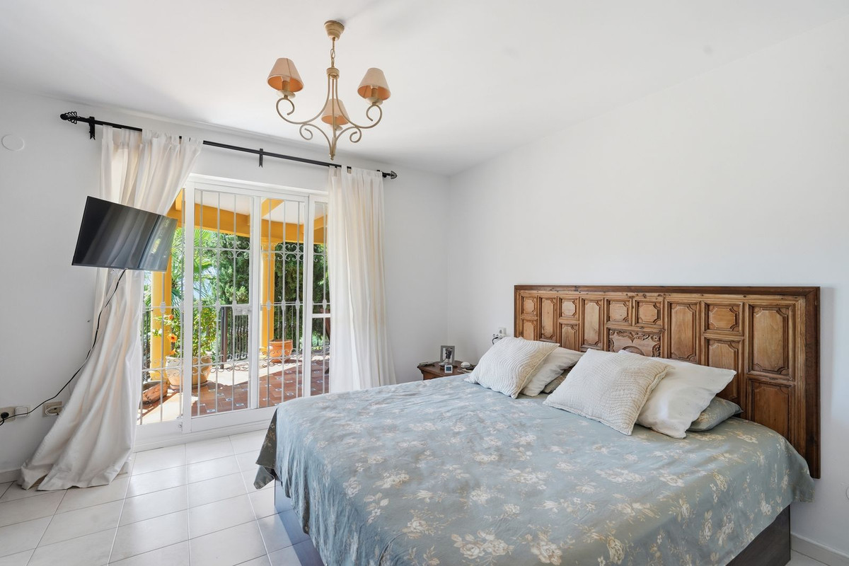 Villa for sale in Benalmadena