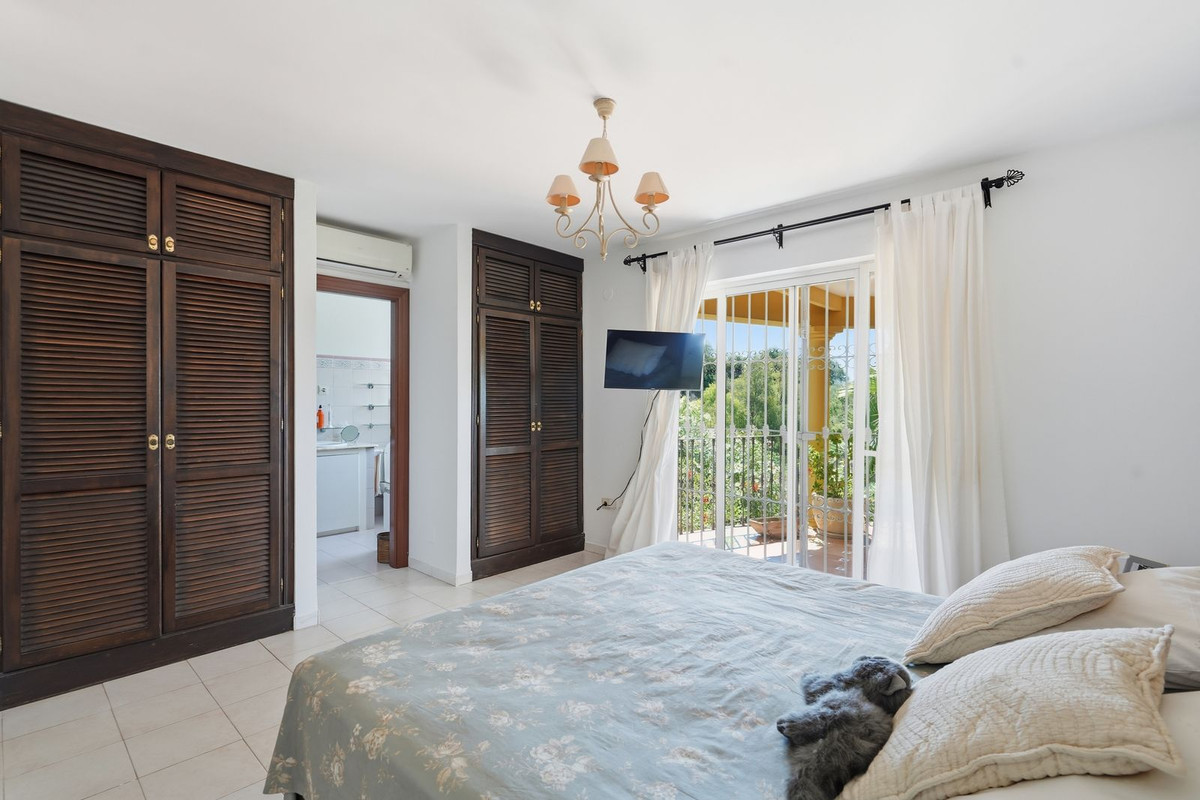 Villa for sale in Benalmadena