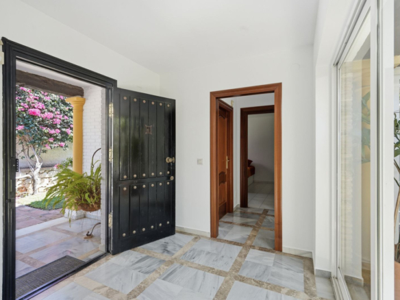 Villa for sale in Benalmadena