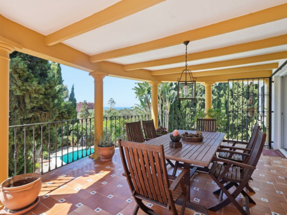 Villa for sale in Benalmadena
