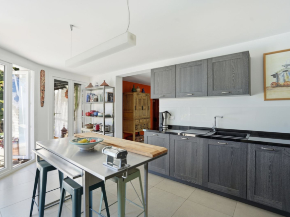 Villa for sale in Benalmadena