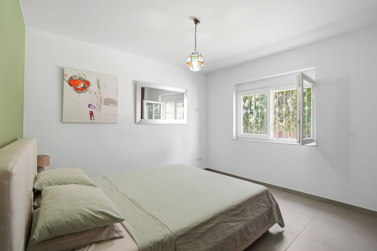 Villa for sale in Benalmadena