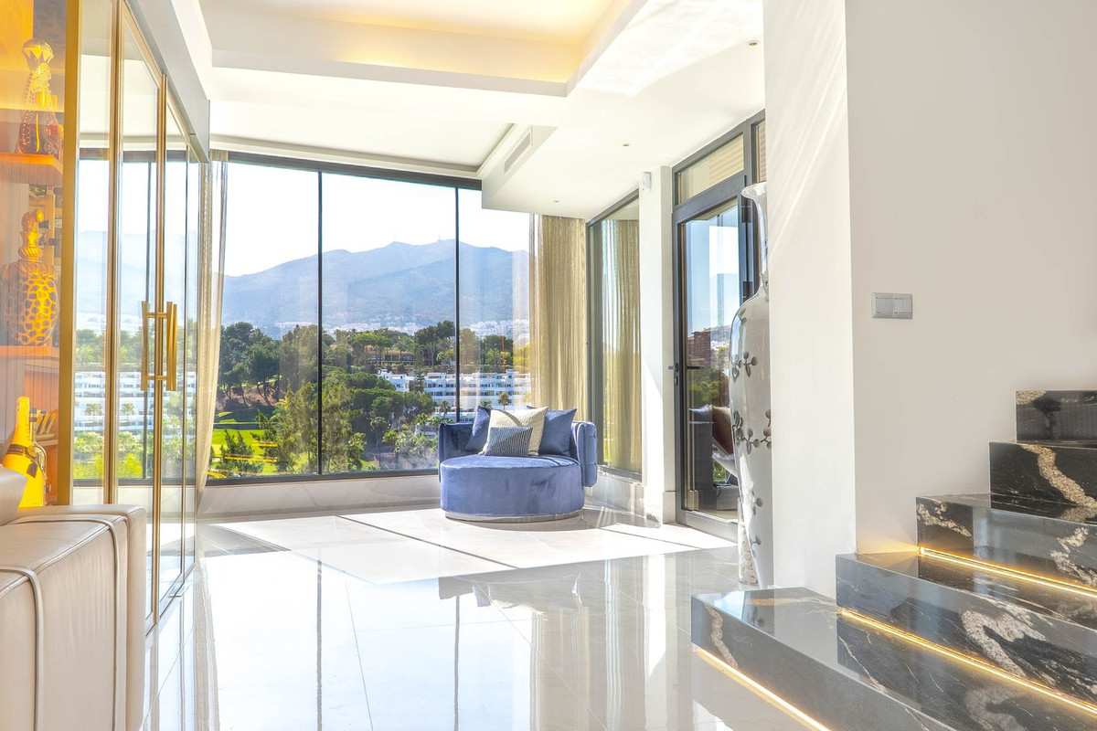 Villa for sale in Benalmadena