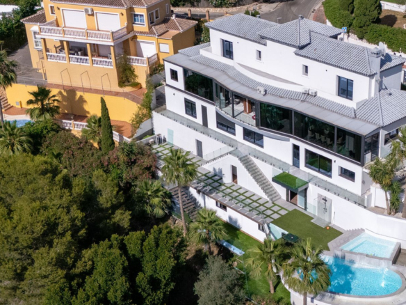 Villa for sale in Benalmadena