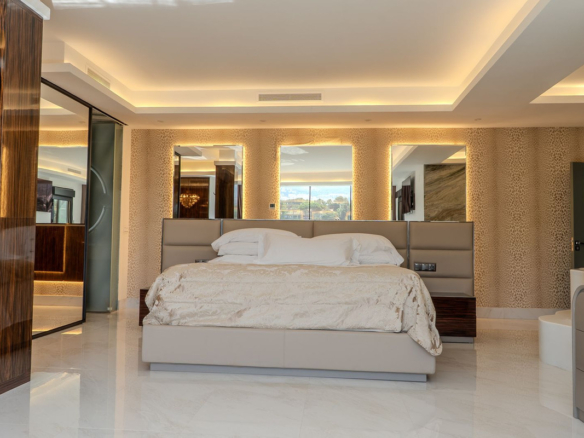 Villa for sale in Benalmadena