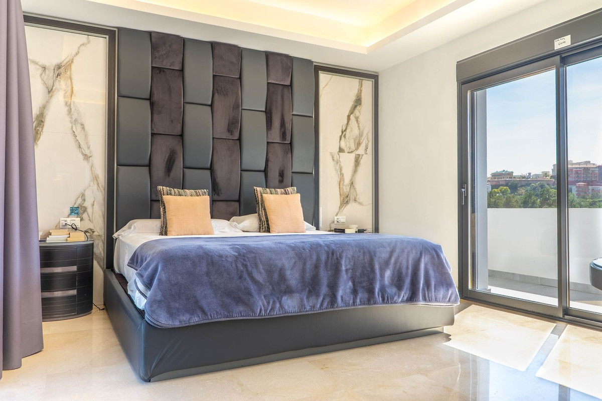 Villa for sale in Benalmadena