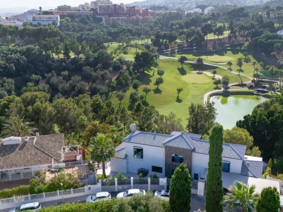 Villa for sale in Benalmadena