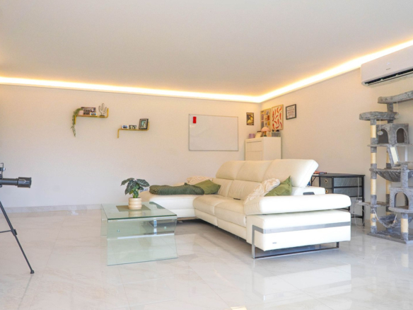Villa for sale in Benalmadena