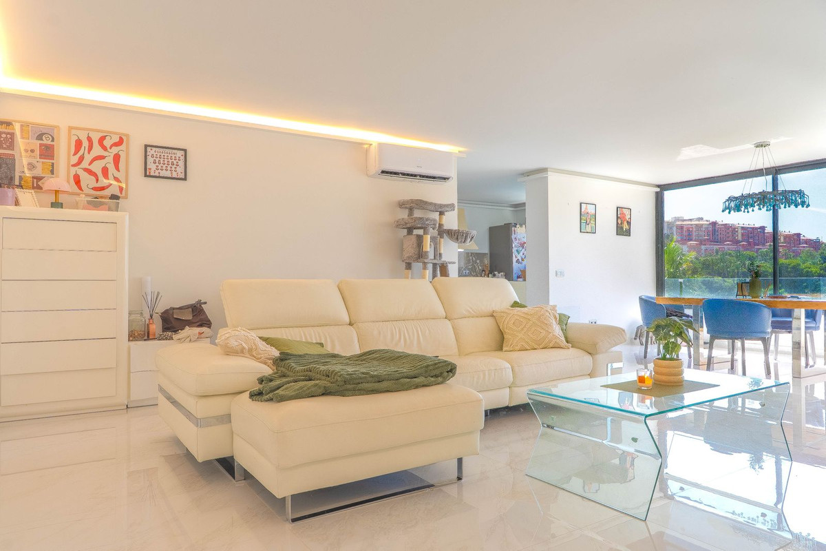 Villa for sale in Benalmadena
