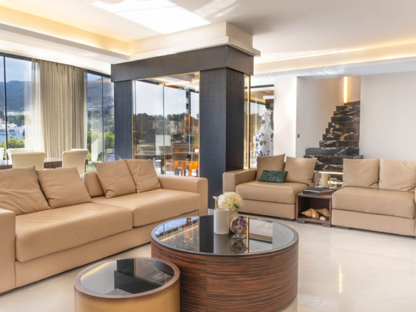 Villa for sale in Benalmadena