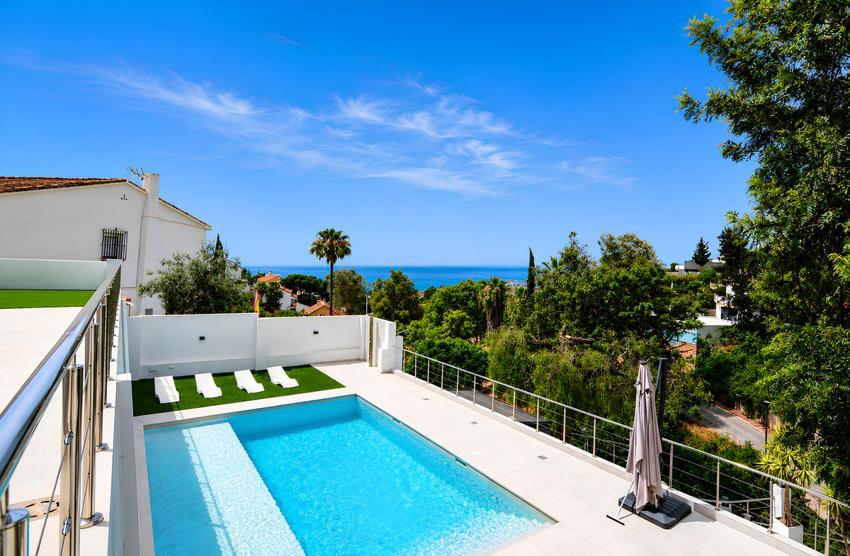 Villa for sale in Fuengirola