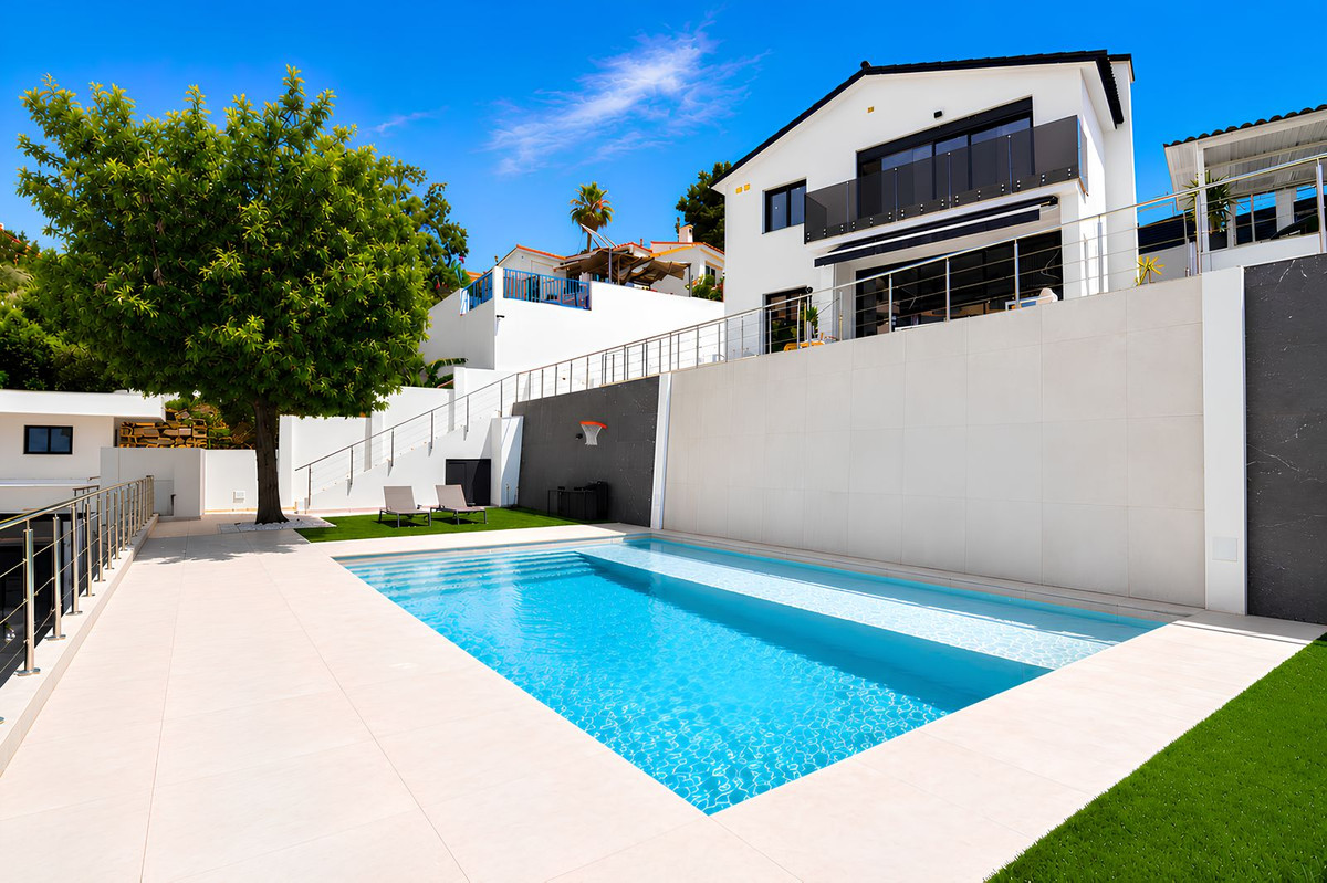 Villa for sale in Fuengirola
