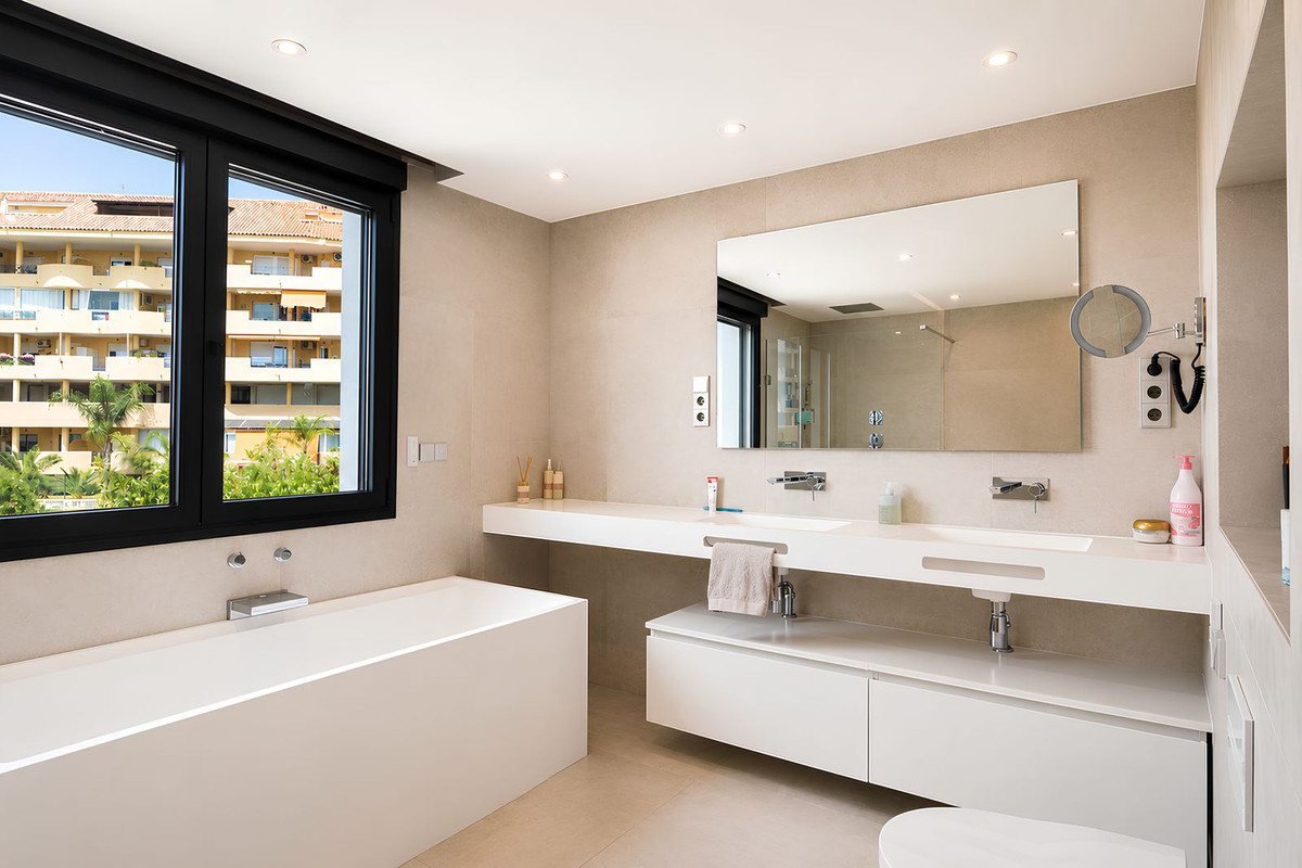 Villa for sale in Fuengirola