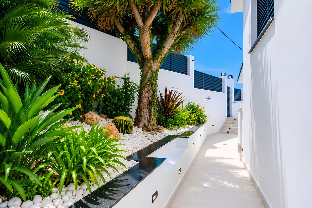 Villa for sale in Fuengirola