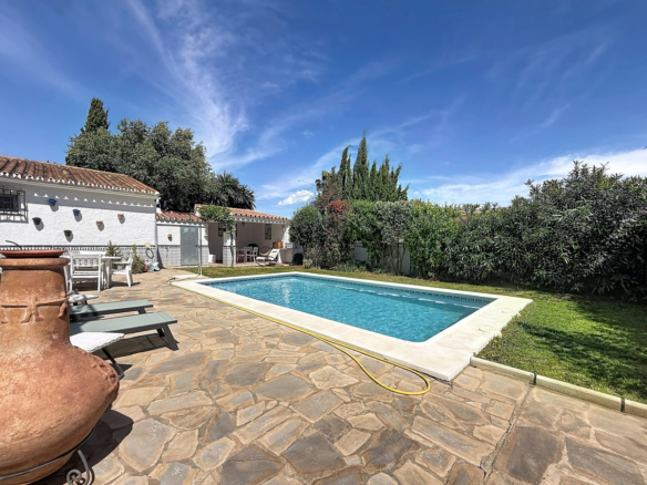 Villa for sale in Manilva