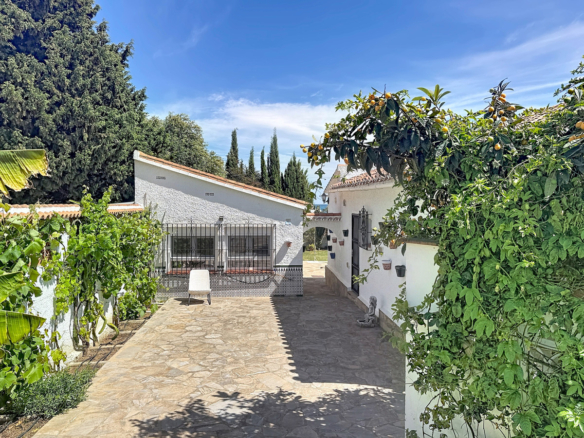 Villa for sale in Manilva