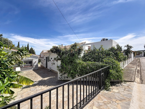 Villa for sale in Manilva