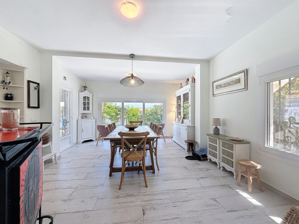 Villa for sale in Manilva