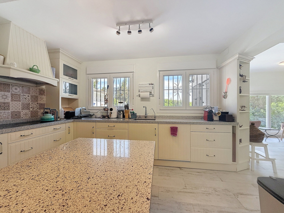 Villa for sale in Manilva