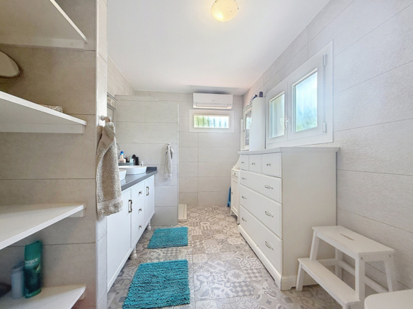 Villa for sale in Manilva