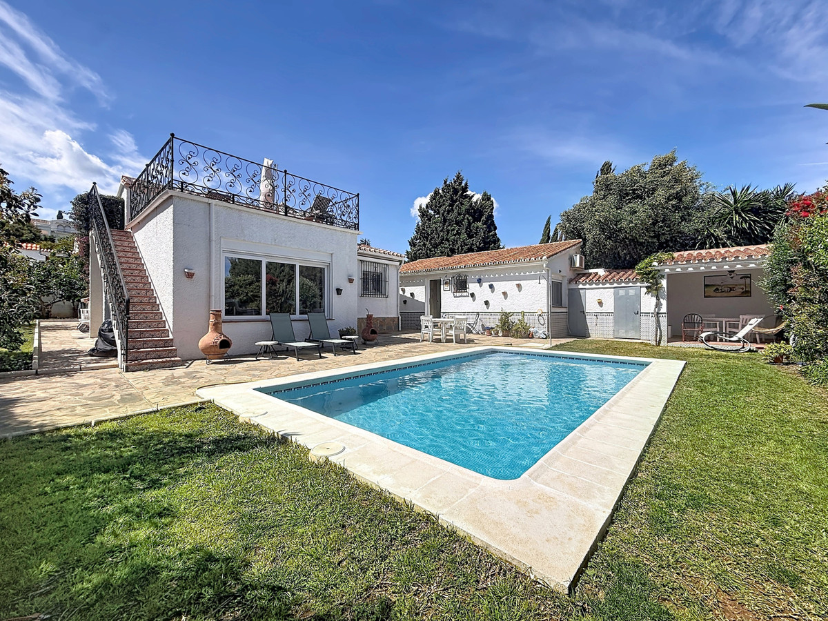 Villa-in-Manilva-Ref-R5432563 Villa for sale in Manilva